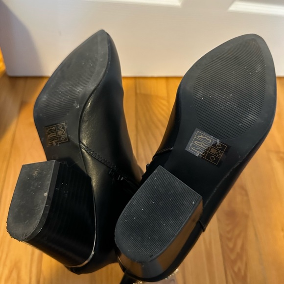 SOLD Call it spring black boots - Picture 2 of 8